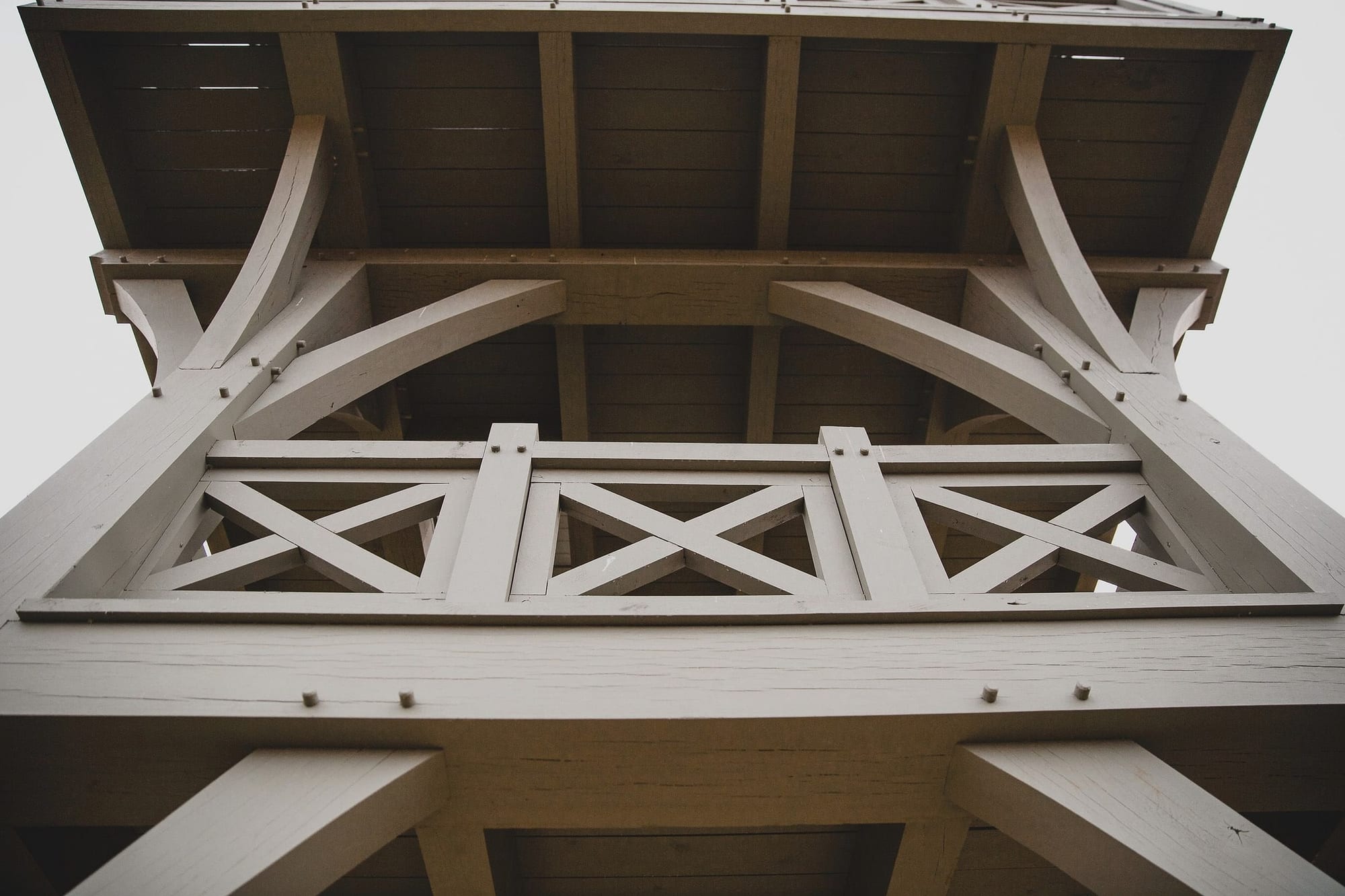 Under the roof: the top railing and the curved braces carrying the platform