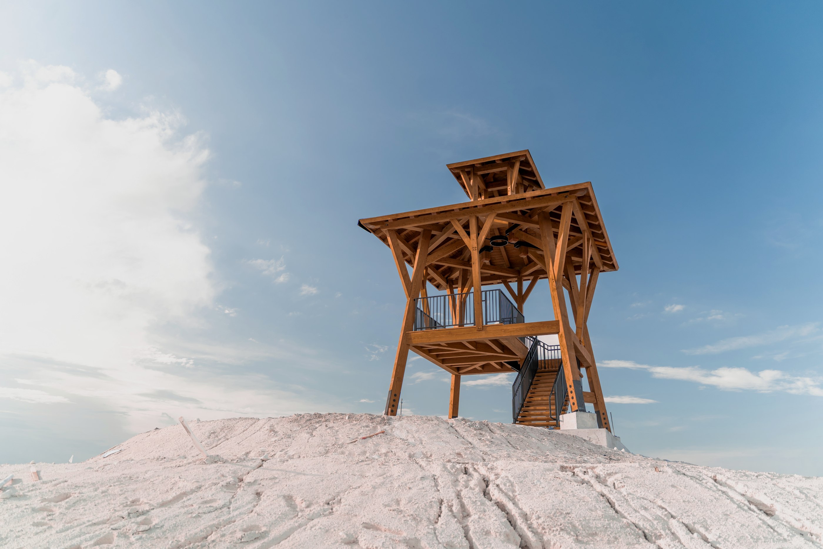 The Parkland observation tower on its white sand rise under a wide Florida sky